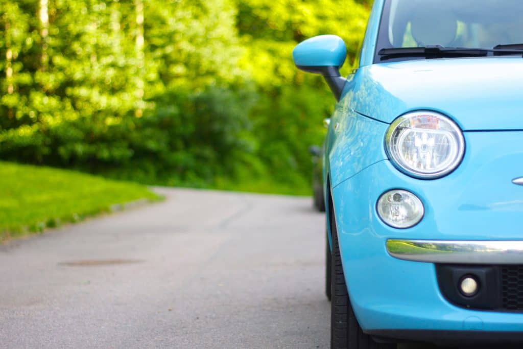 blue fiat 500 on th road 