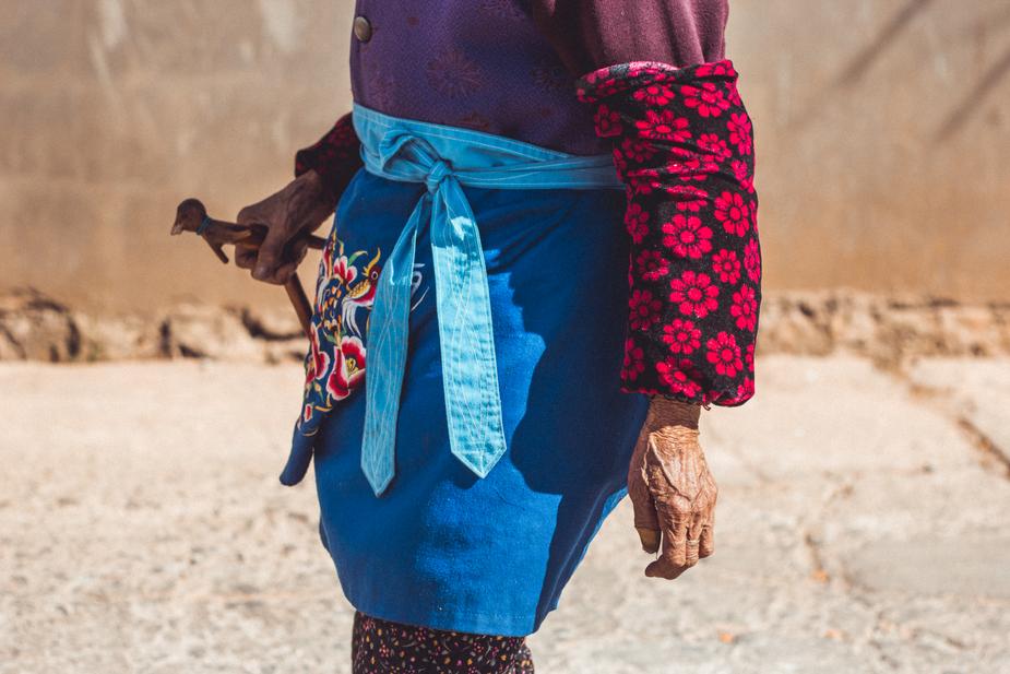 aged-hands-walking-stick-and-apron