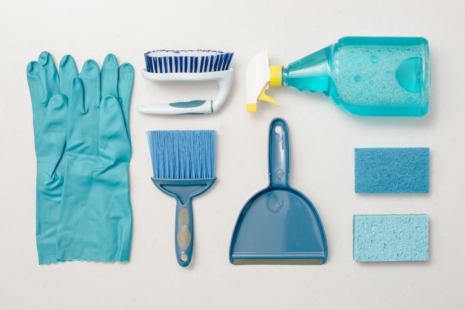 cleaning-blue-knolling-flatlay