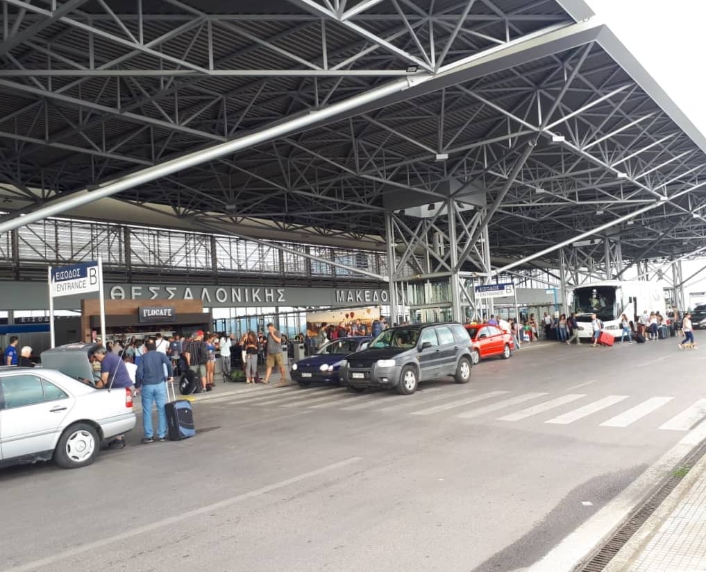 Terminal przylotów lotniska w Salonikach